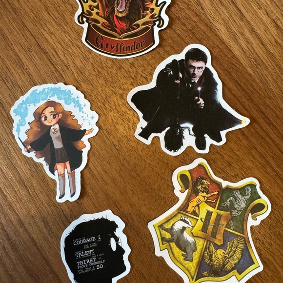 Harry Potter Hogwarts Gryffindor Colorful Vinyl Diecut Stickers Pack of 5 New - Picture 2 of 2